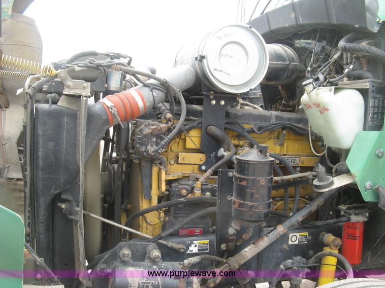 image for item J2785 2001 Kenworth T800 semi truck