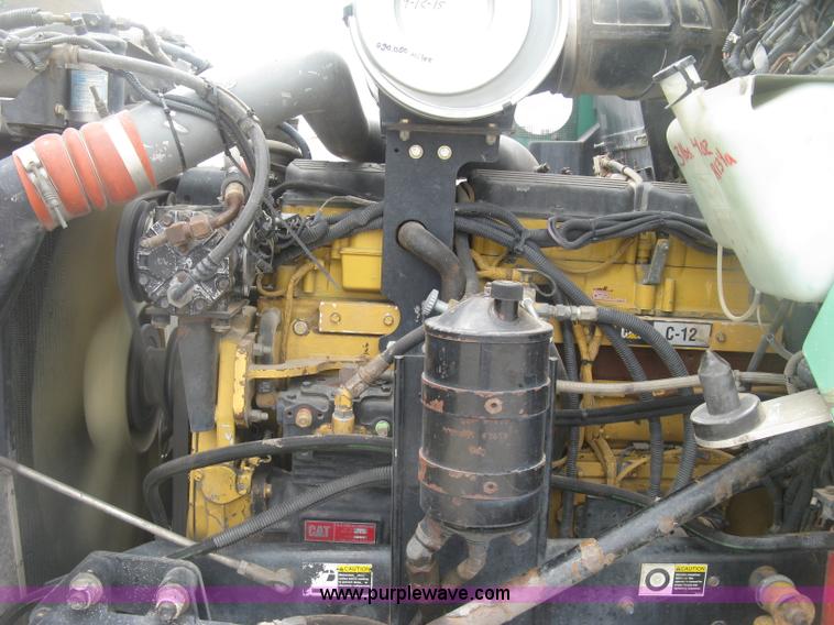 image for item J2785 2001 Kenworth T800 semi truck