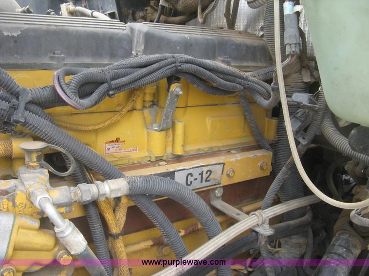 image for item J2785 2001 Kenworth T800 semi truck