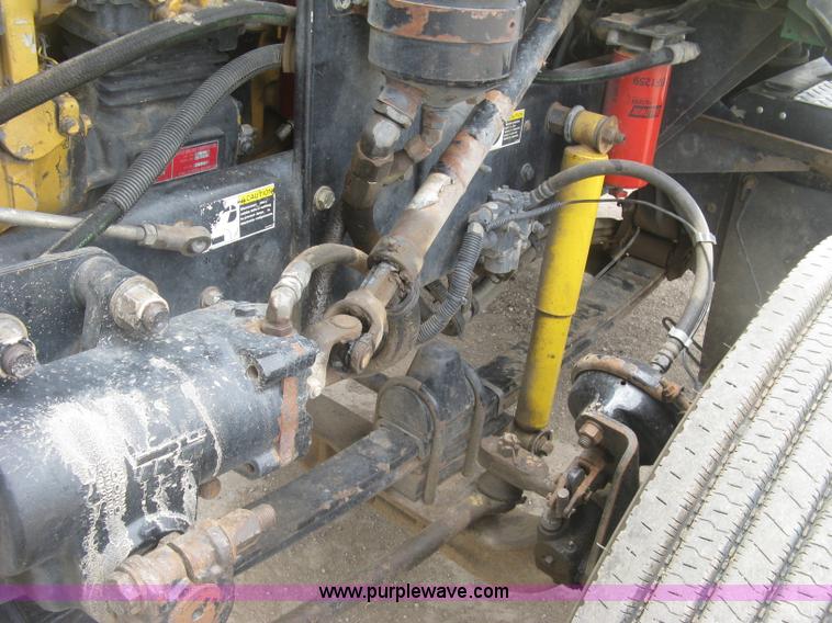 image for item J2785 2001 Kenworth T800 semi truck