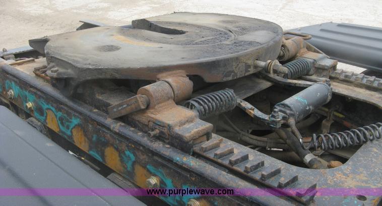 image for item J2785 2001 Kenworth T800 semi truck