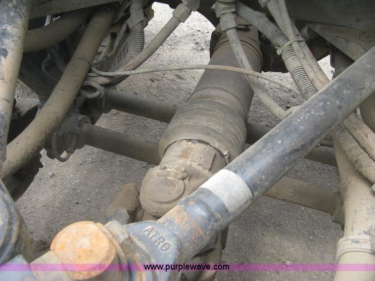 image for item J2785 2001 Kenworth T800 semi truck