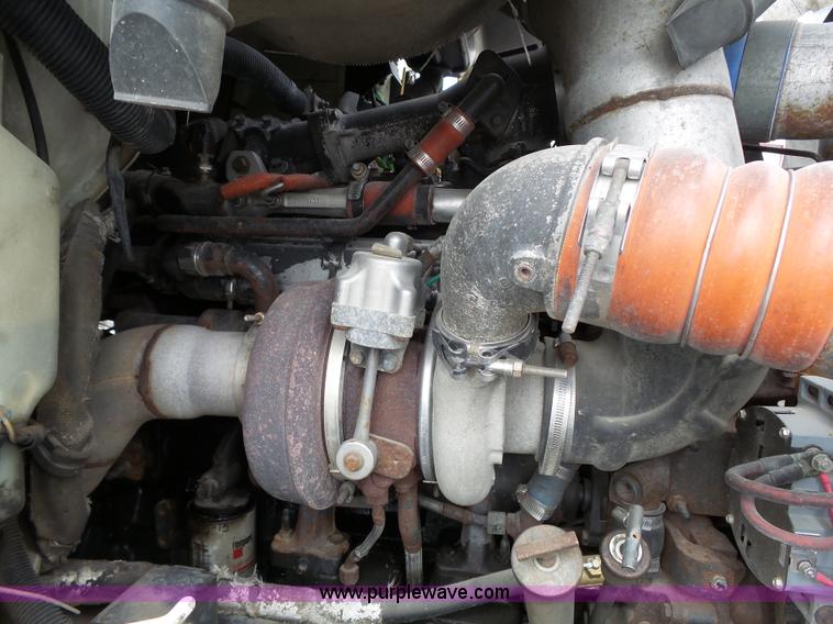 image for item J4978 2004 International 9400i semi truck