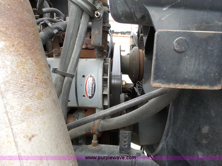 image for item J4978 2004 International 9400i semi truck