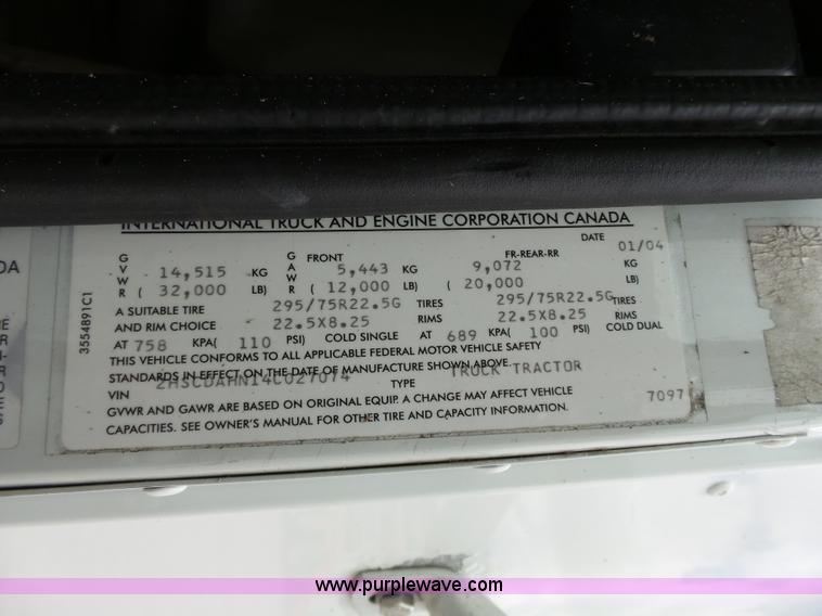 image for item J4978 2004 International 9400i semi truck