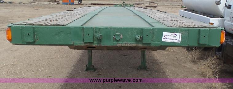 image for item J6181 1993 Fontaine FTW flatbed trailer