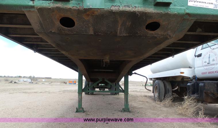 image for item J6181 1993 Fontaine FTW flatbed trailer