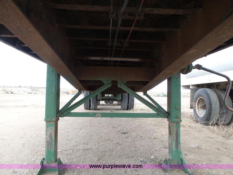 image for item J6181 1993 Fontaine FTW flatbed trailer