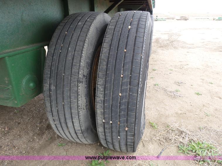 image for item J6181 1993 Fontaine FTW flatbed trailer