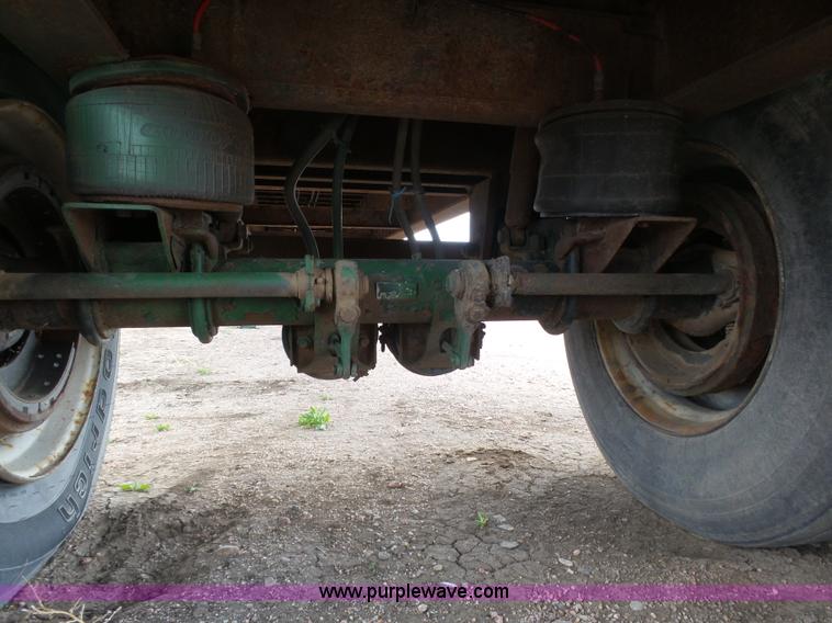 image for item J6181 1993 Fontaine FTW flatbed trailer