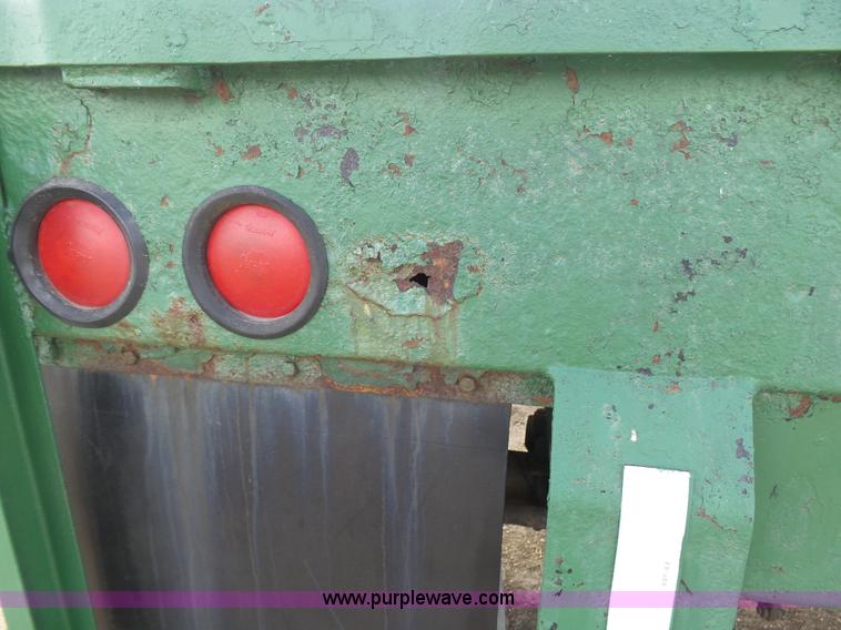 image for item J6181 1993 Fontaine FTW flatbed trailer