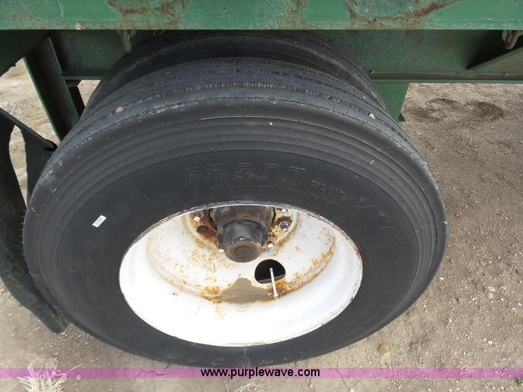 image for item J6181 1993 Fontaine FTW flatbed trailer