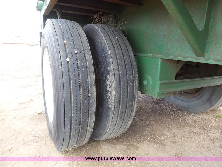 image for item J6181 1993 Fontaine FTW flatbed trailer