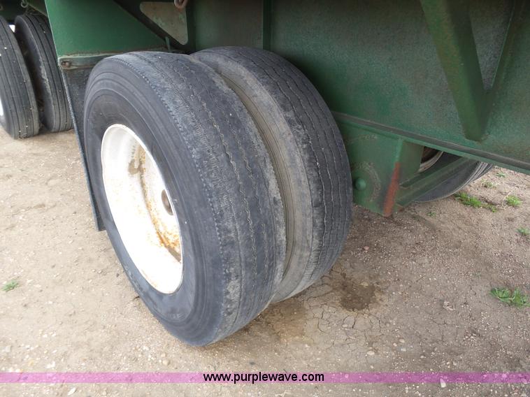 image for item J6181 1993 Fontaine FTW flatbed trailer