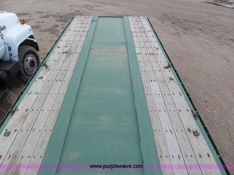 image for item J6181 1993 Fontaine FTW flatbed trailer