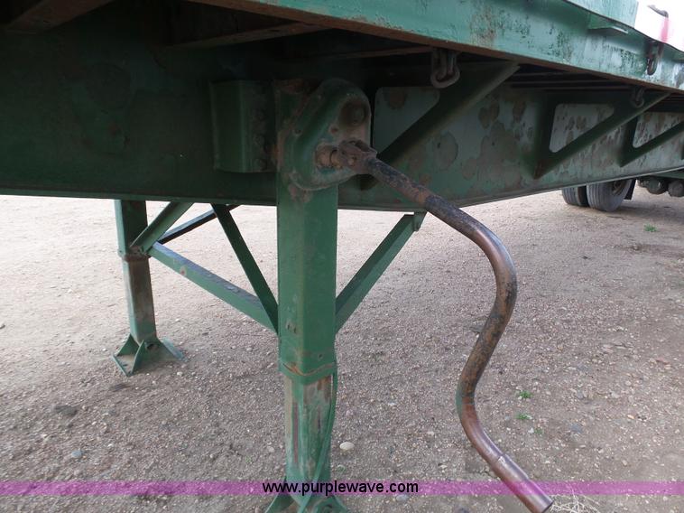 image for item J6181 1993 Fontaine FTW flatbed trailer