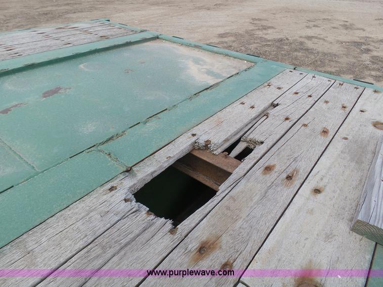 image for item J6181 1993 Fontaine FTW flatbed trailer