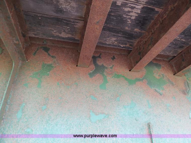 image for item J6181 1993 Fontaine FTW flatbed trailer