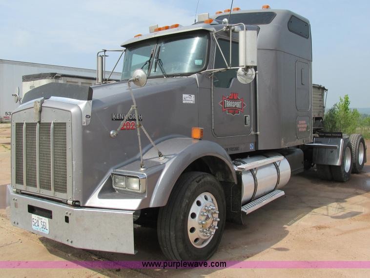 image for item K1392 2000 Kenworth T800B semi truck