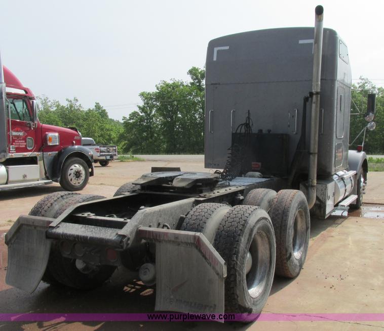image for item K1392 2000 Kenworth T800B semi truck