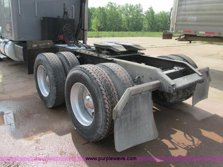 image for item K1392 2000 Kenworth T800B semi truck