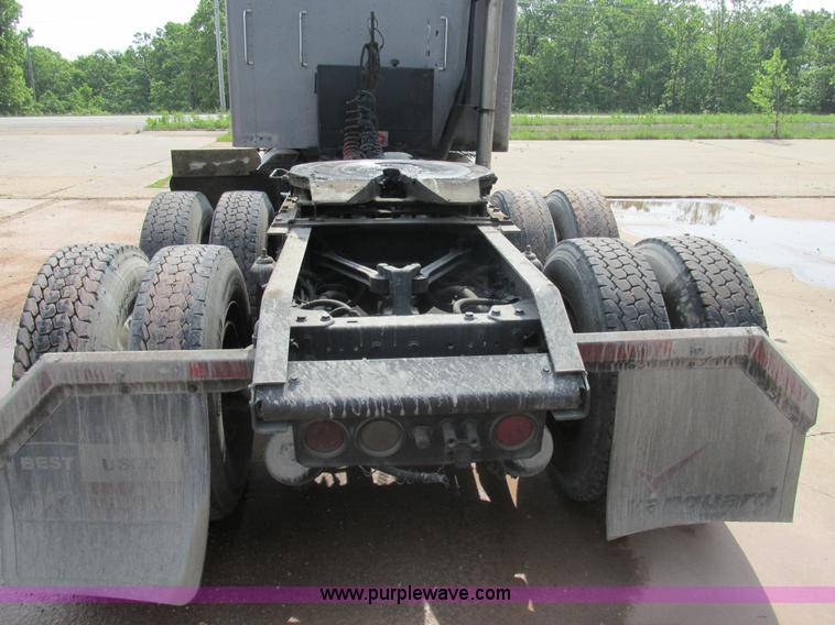 image for item K1392 2000 Kenworth T800B semi truck