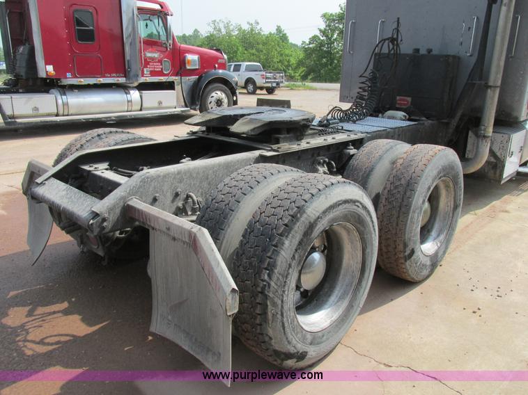 image for item K1392 2000 Kenworth T800B semi truck