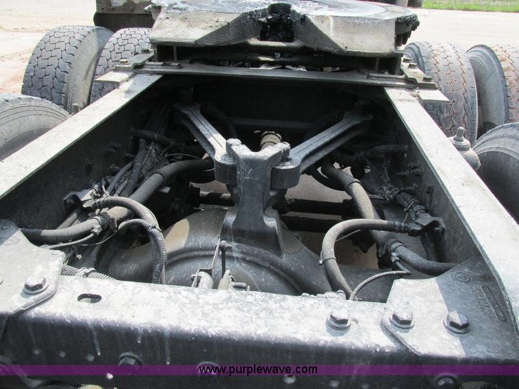 image for item K1392 2000 Kenworth T800B semi truck