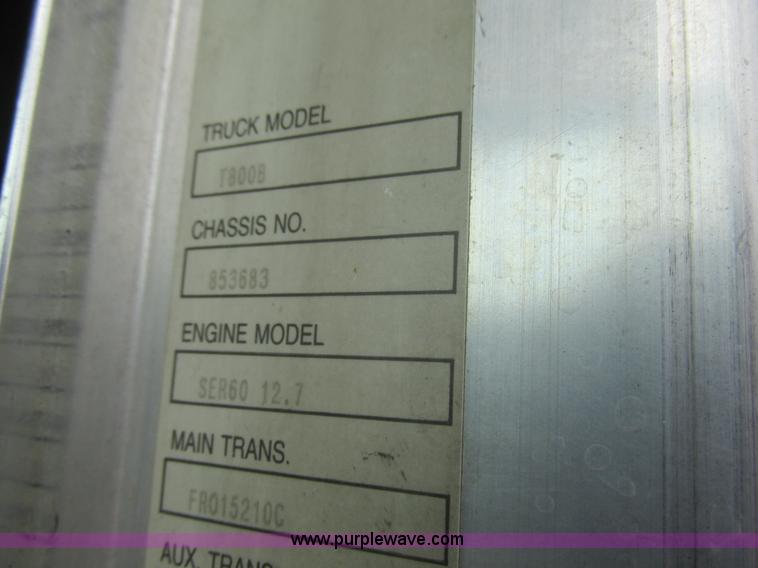 image for item K1392 2000 Kenworth T800B semi truck