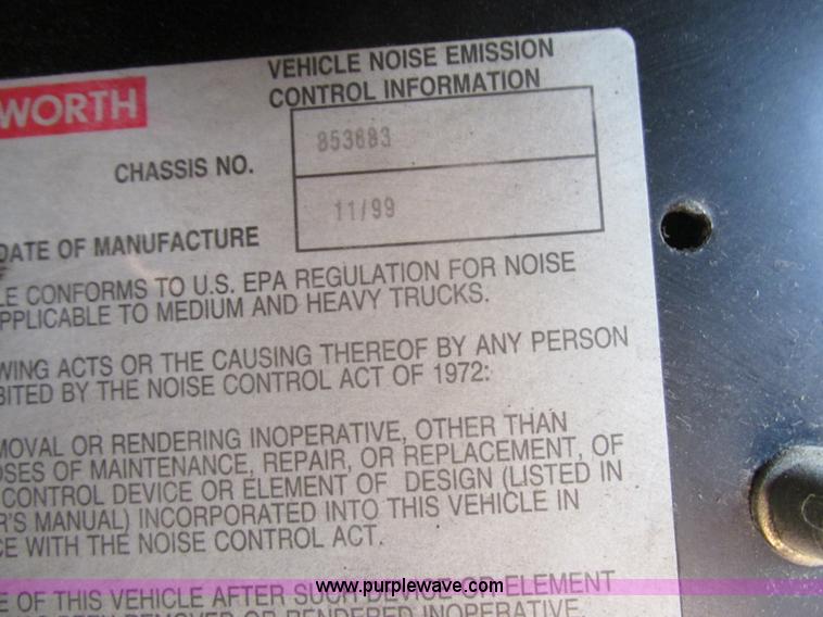 image for item K1392 2000 Kenworth T800B semi truck