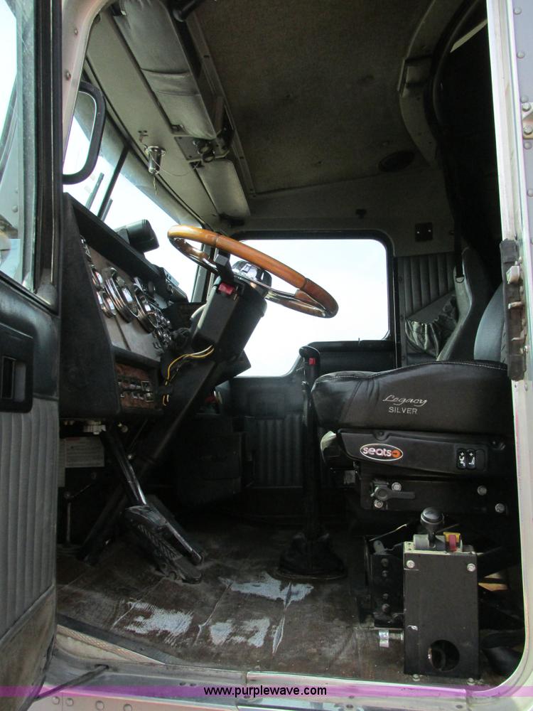 image for item K1392 2000 Kenworth T800B semi truck