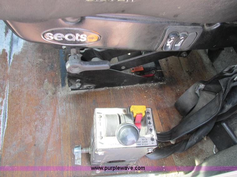 image for item K1392 2000 Kenworth T800B semi truck