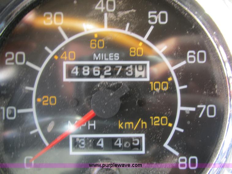 image for item K1392 2000 Kenworth T800B semi truck