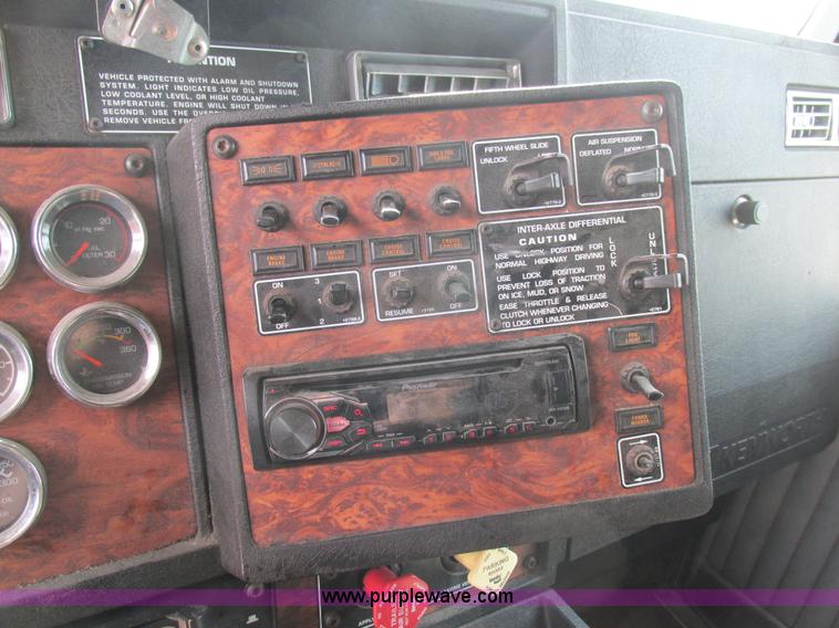 image for item K1392 2000 Kenworth T800B semi truck