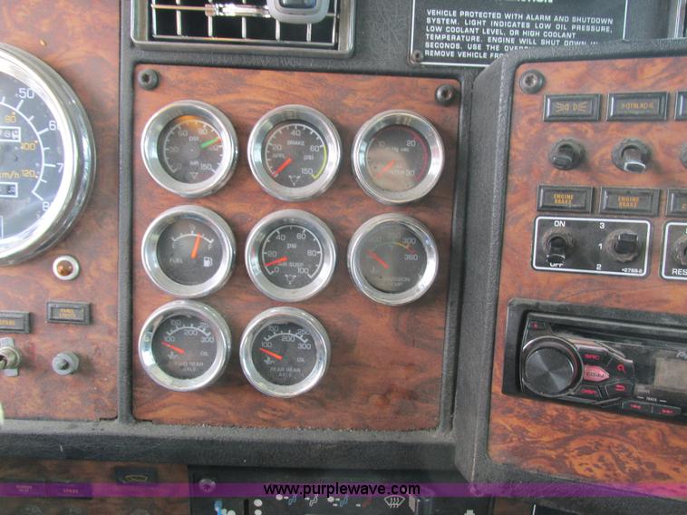 image for item K1392 2000 Kenworth T800B semi truck