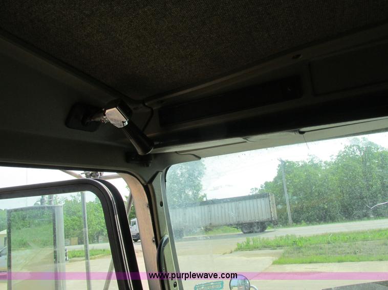 image for item K1392 2000 Kenworth T800B semi truck