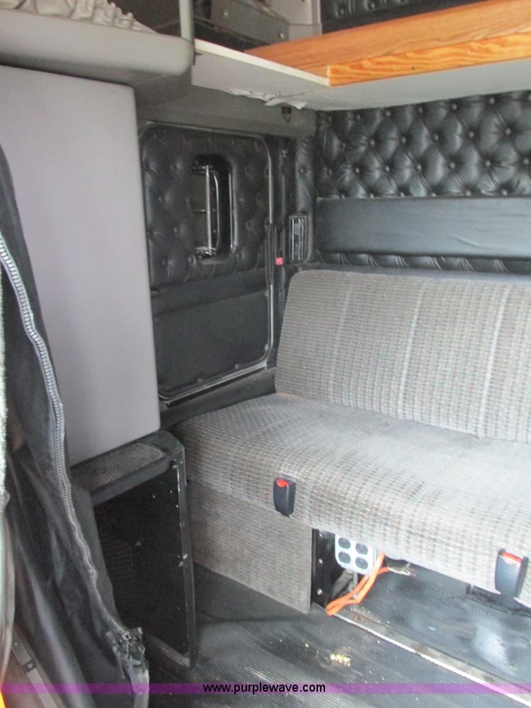 image for item K1392 2000 Kenworth T800B semi truck