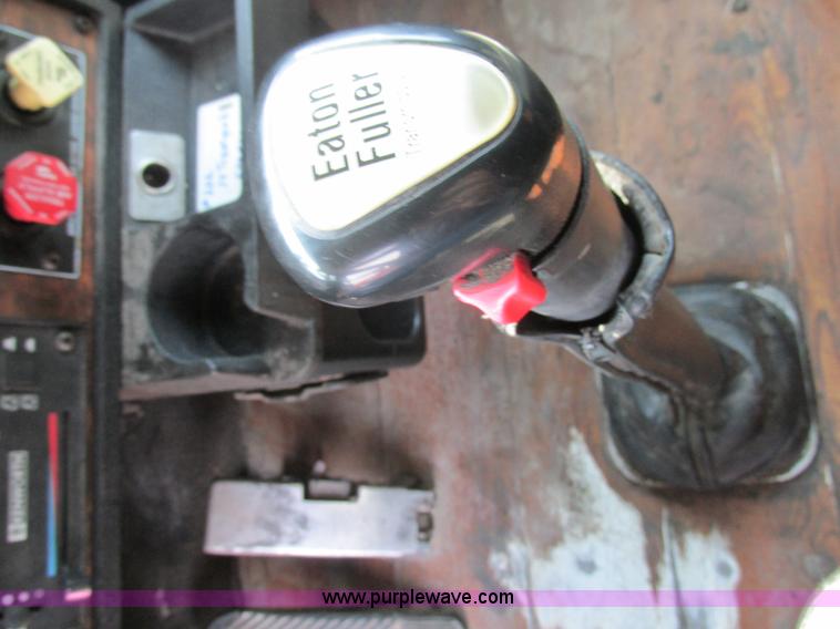 image for item K1392 2000 Kenworth T800B semi truck