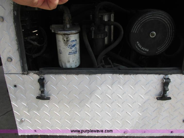 image for item K1392 2000 Kenworth T800B semi truck