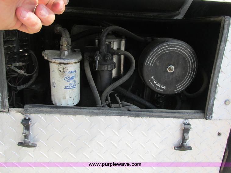 image for item K1392 2000 Kenworth T800B semi truck