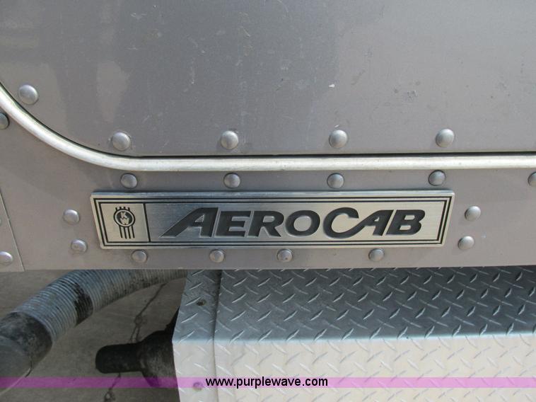 image for item K1392 2000 Kenworth T800B semi truck