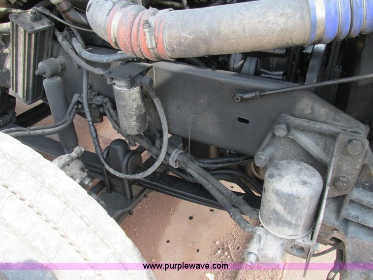 image for item K1392 2000 Kenworth T800B semi truck