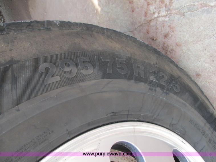 image for item K1392 2000 Kenworth T800B semi truck