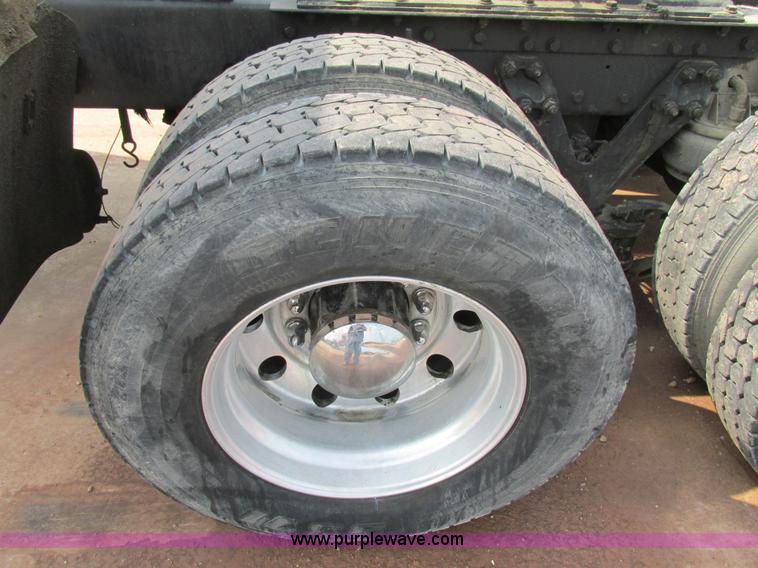 image for item K1392 2000 Kenworth T800B semi truck