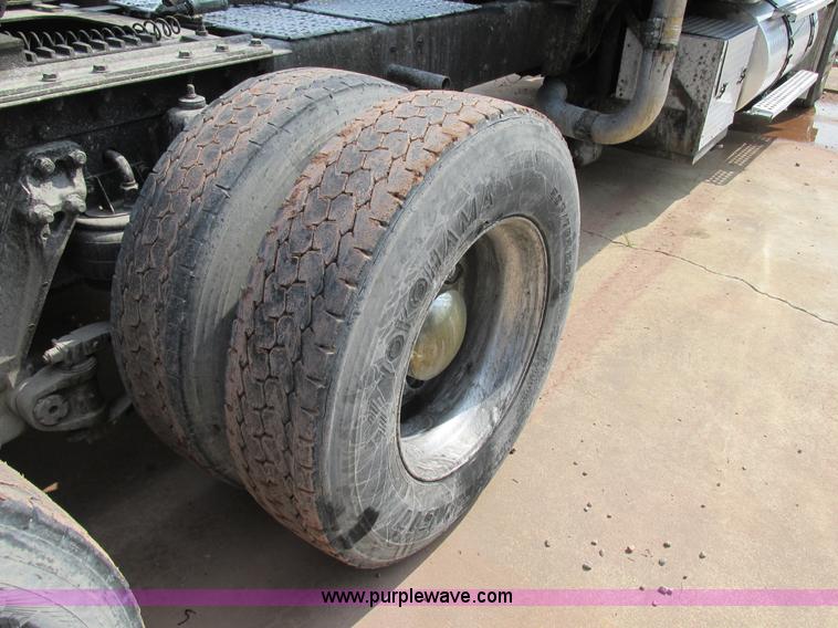 image for item K1392 2000 Kenworth T800B semi truck