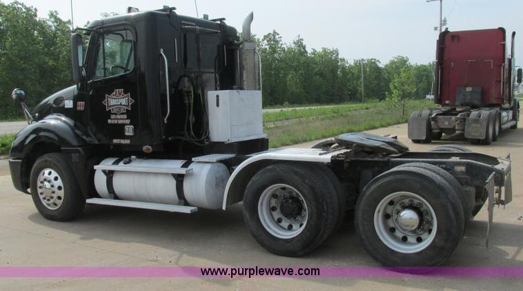 image for item K1393 2007 Freightliner Columbia semi truck