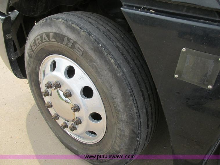 image for item K1393 2007 Freightliner Columbia semi truck