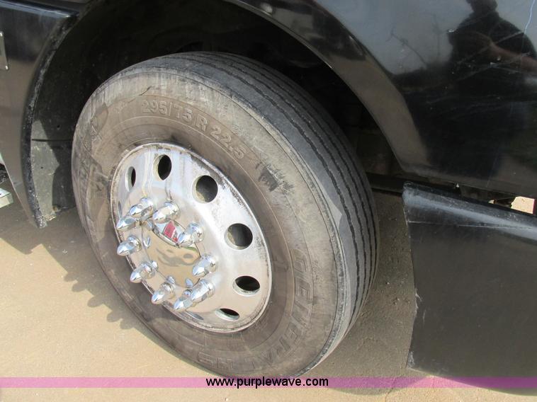 image for item K1393 2007 Freightliner Columbia semi truck