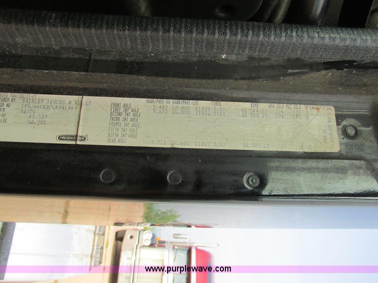 image for item K1393 2007 Freightliner Columbia semi truck