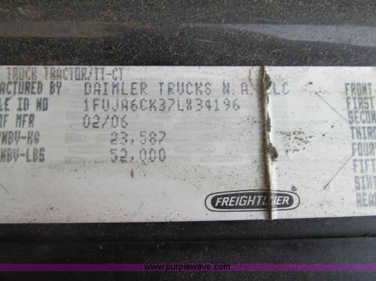 image for item K1393 2007 Freightliner Columbia semi truck